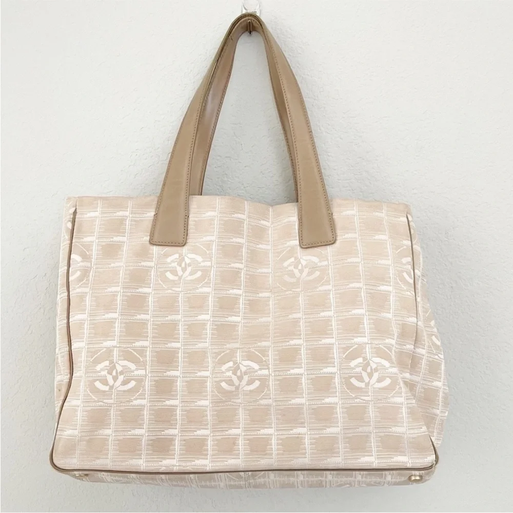 AUTHENTIC Chanel Vintage Ligne Travel Tote in nude​​​​​​​​​​